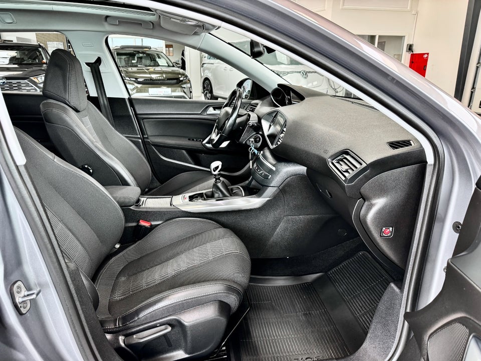 Peugeot 308 1,6 BlueHDi 120 Selection Sky SW 5d