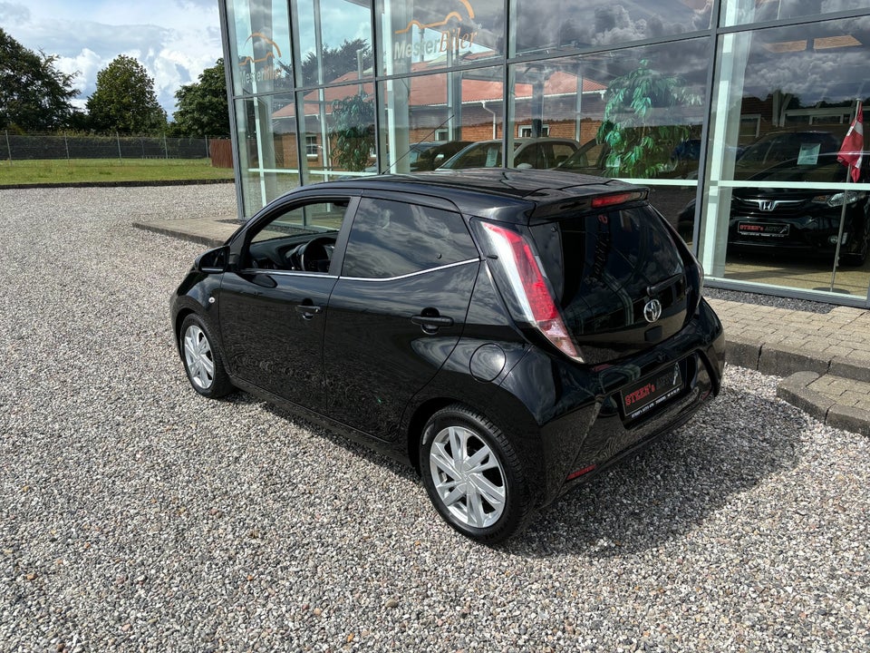 Toyota Aygo 1,0 VVT-i x-black 5d