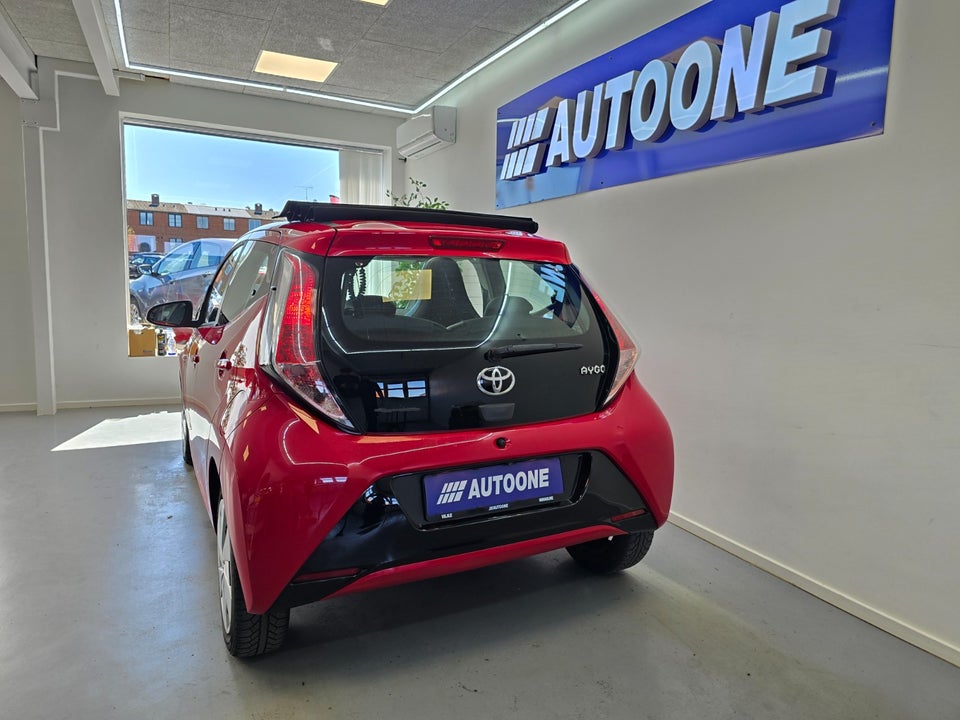 Toyota Aygo 1,0 VVT-i x-wave Sky 5d