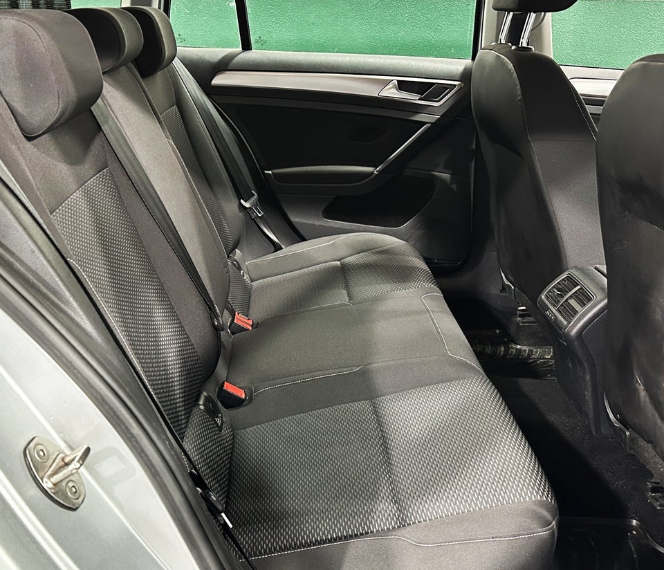 VW Golf VII 1,6 TDi 115 Trendline Variant 5d