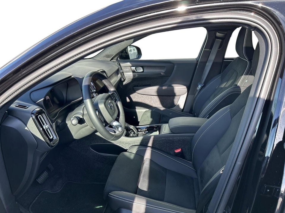 Volvo EC40 Extended Range Black Edition 5d