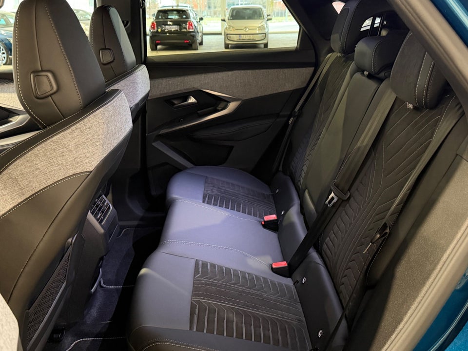 Peugeot e-3008 77 GT 5d