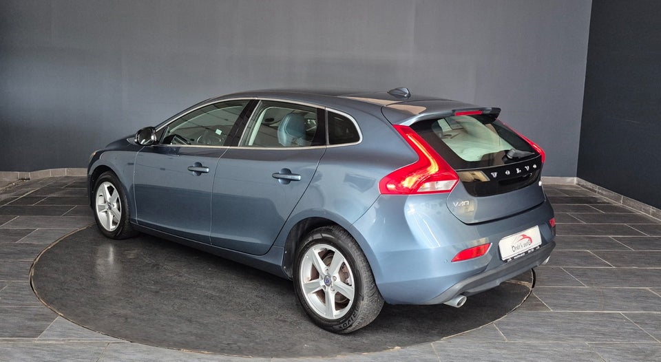Volvo V40 2,0 D3 150 Summum aut. 5d