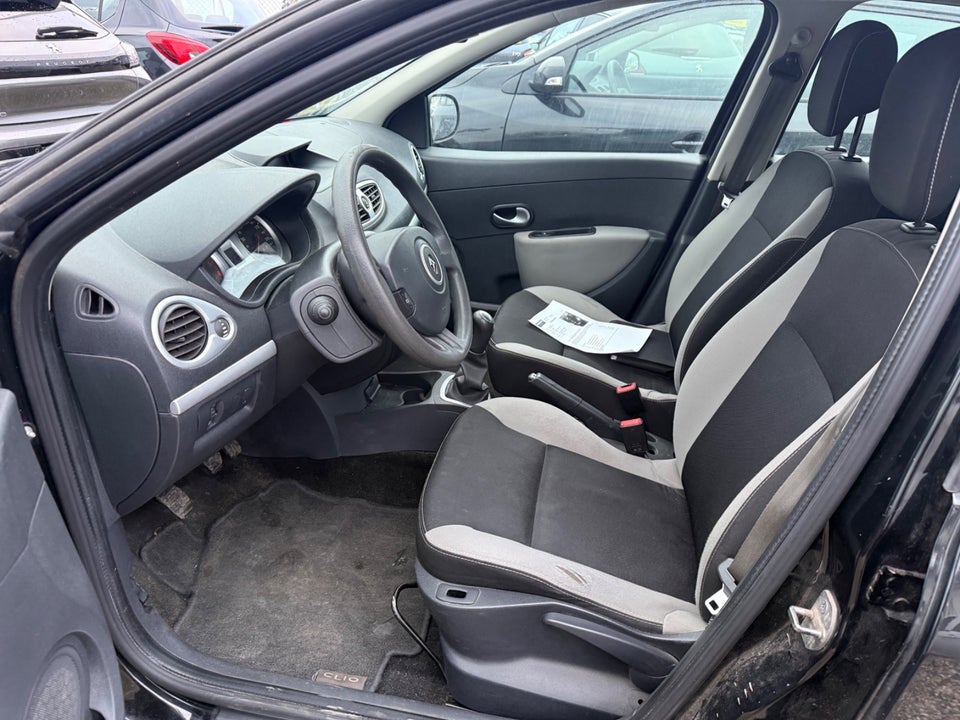 Renault Clio III 1,5 dCi 75 Avantage Sport Tourer 5d