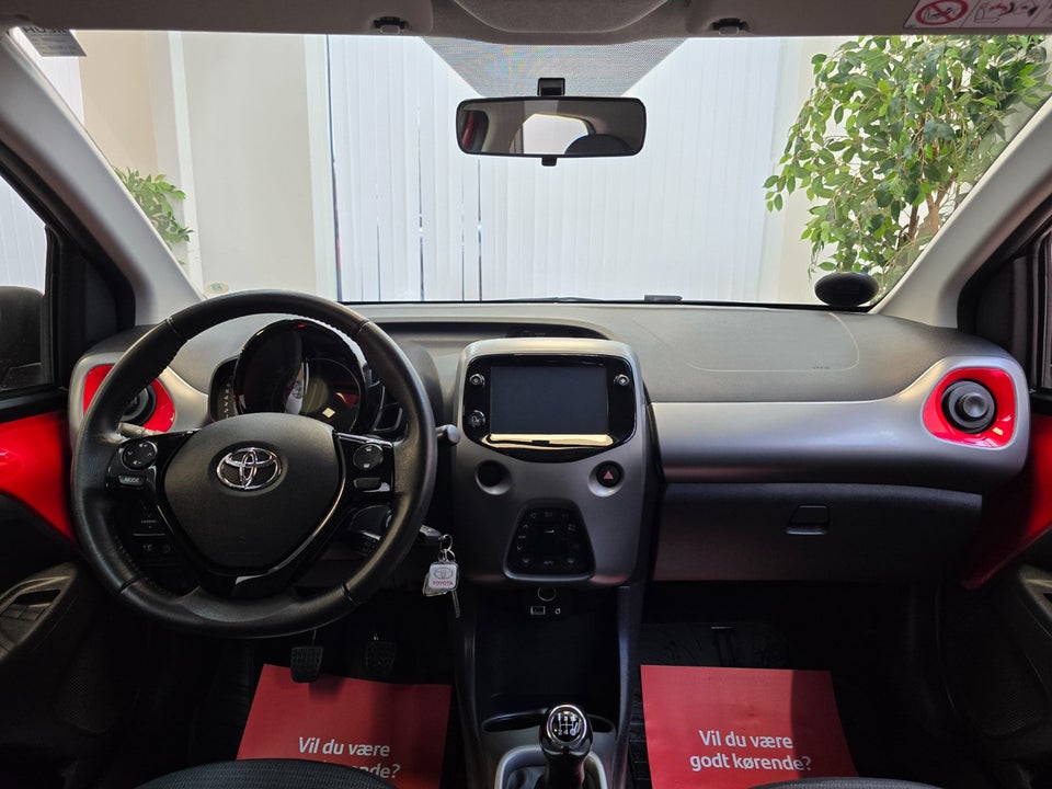 Toyota Aygo 1,0 VVT-i x-press 5d
