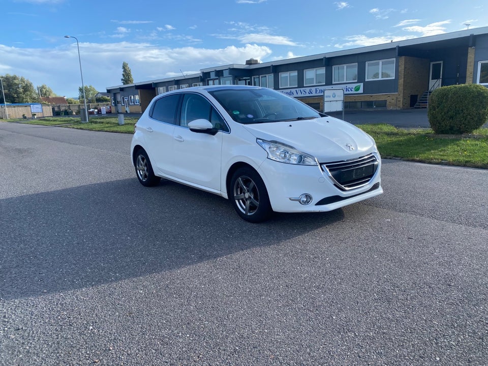 Peugeot 208 1,2 VTi 82 Active 5d