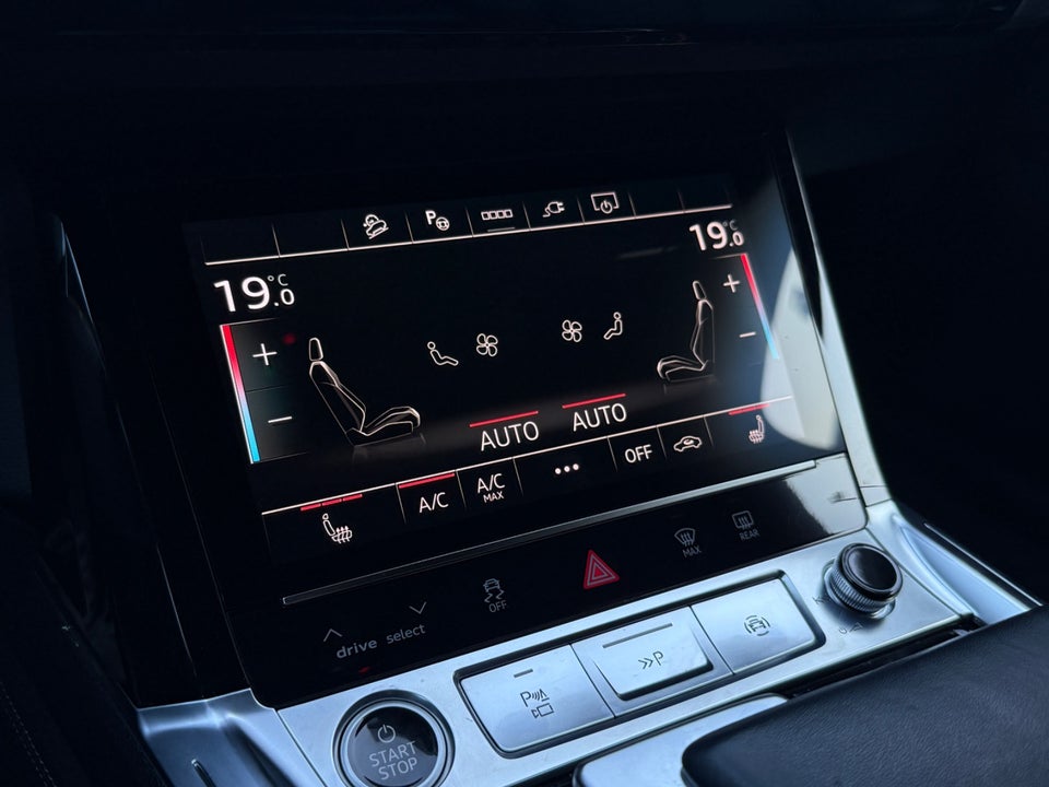 Audi Q8 e-tron 55 S-line quattro 5d