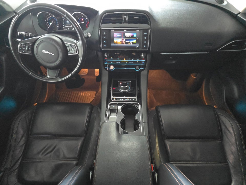 Jaguar F-Pace 2,0 D180 Pure aut. AWD 5d