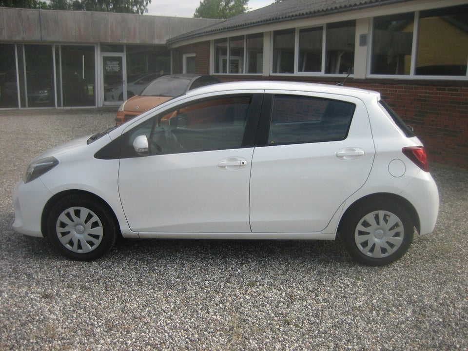 Toyota Yaris 1,0 VVT-i T2 5d