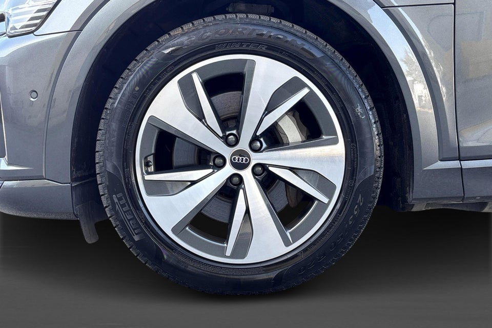 Audi Q8 e-tron 55 S-line quattro 5d