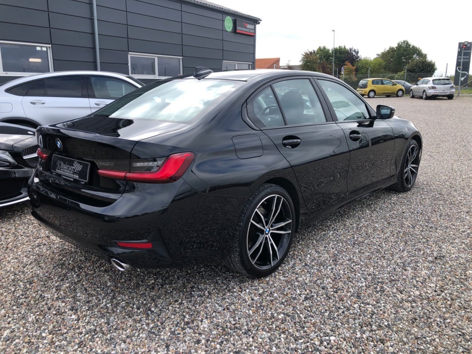 BMW 320i 2,0 Connected aut. 4d