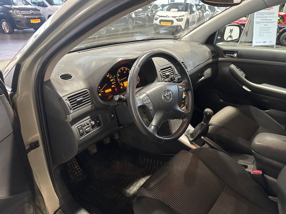 Toyota Avensis 1,8 VVT-i Sol stc. 5d