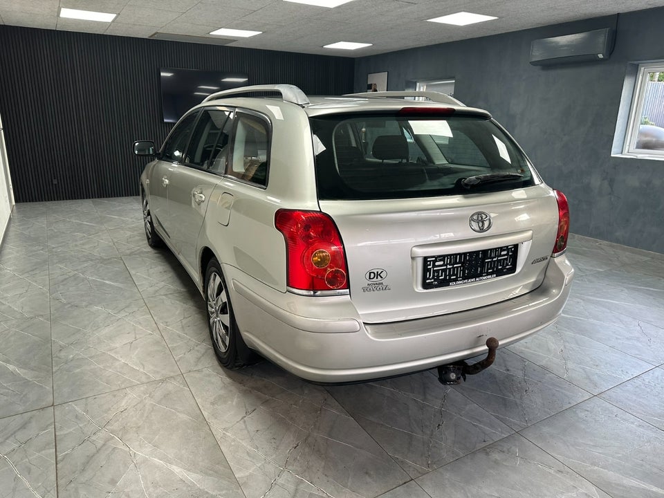 Toyota Avensis 1,8 VVT-i Terra stc. 5d