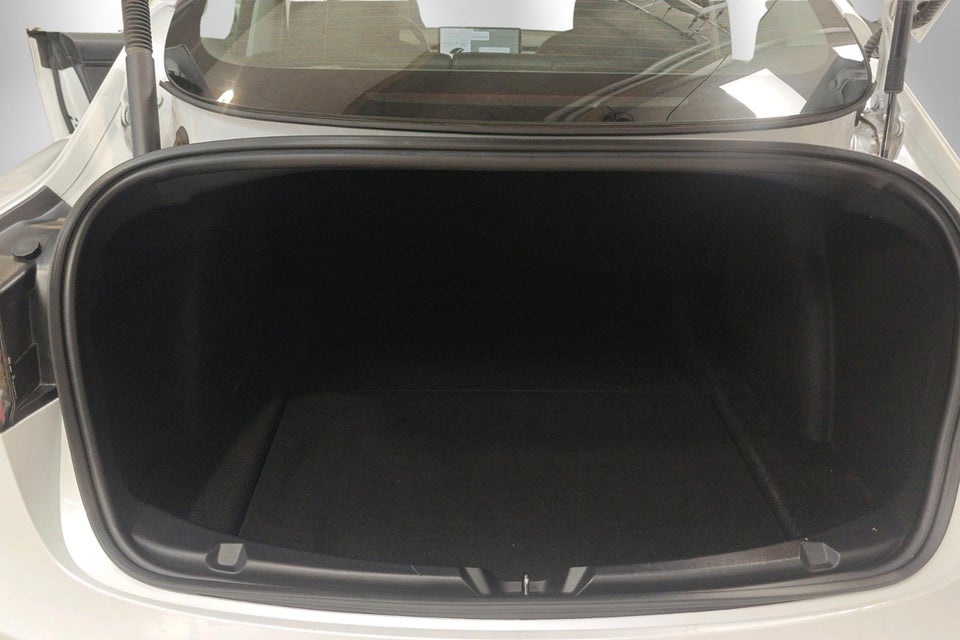 Tesla Model 3 Standard Range+ RWD 4d