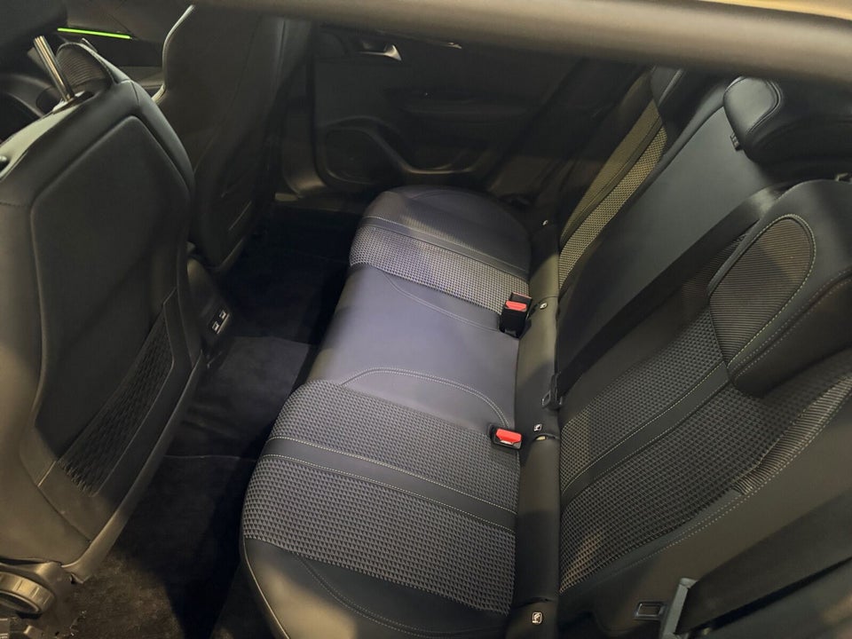 Peugeot e-2008 50 GT 5d