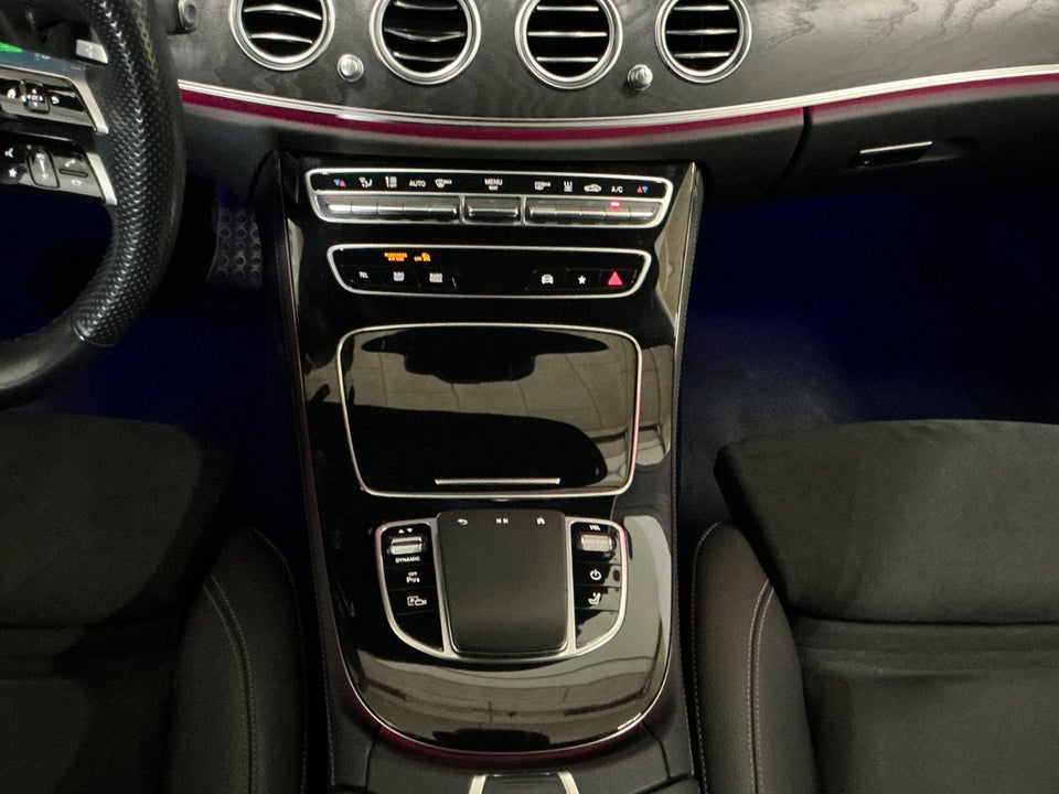 Mercedes E300 de 2,0 AMG Line stc. aut. 5d