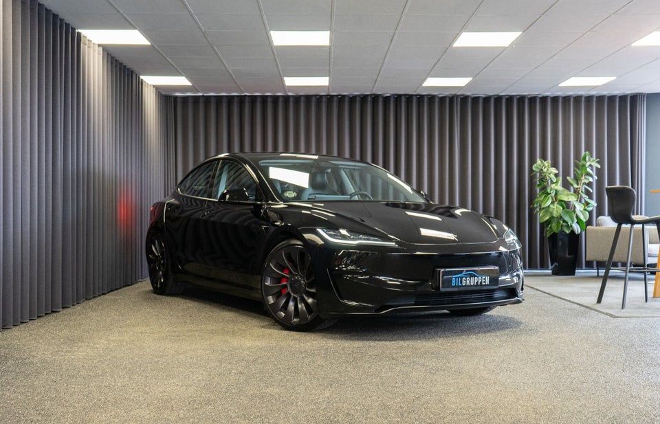 Tesla Model 3 Performance AWD 4d