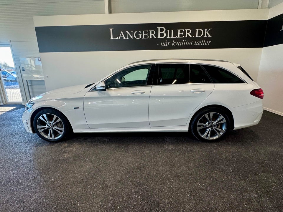 Mercedes C300 de 2,0 AMG Line stc. aut. 5d