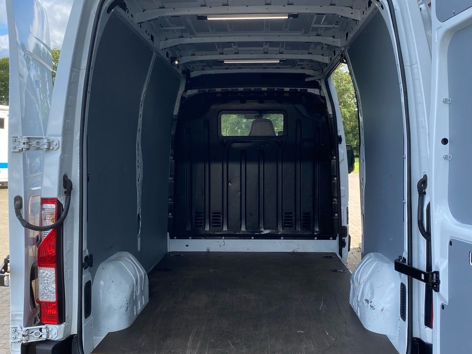 Nissan Interstar 2,0 dCi 150 L2H2 N-Connecta Van
