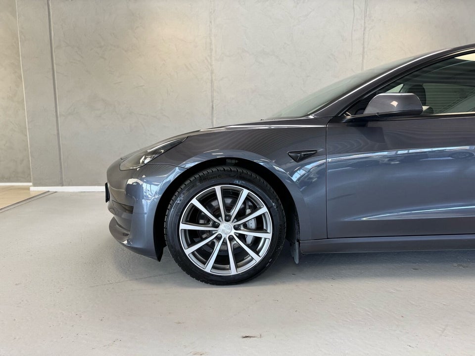 Tesla Model 3 Standard Range+ RWD 4d