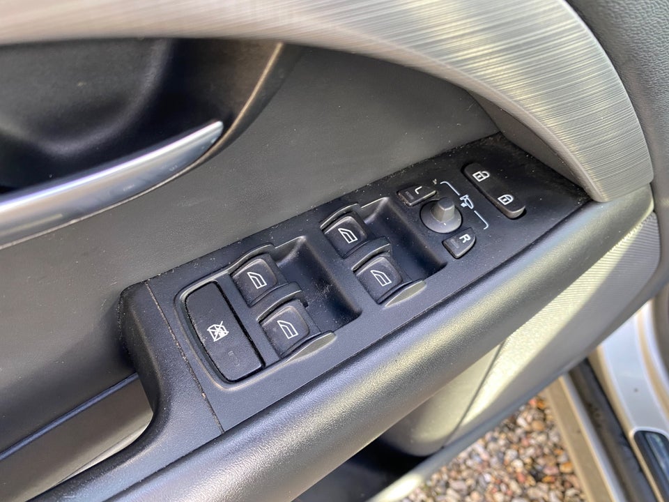 Volvo V70 2,5 T Momentum aut. 5d