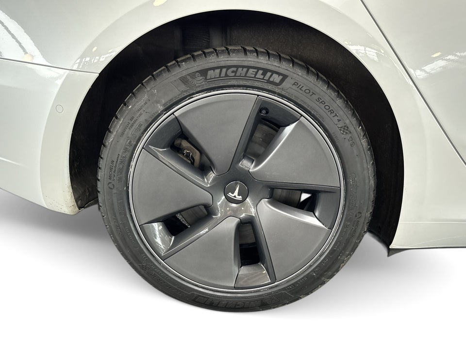 Tesla Model 3 Long Range AWD 4d
