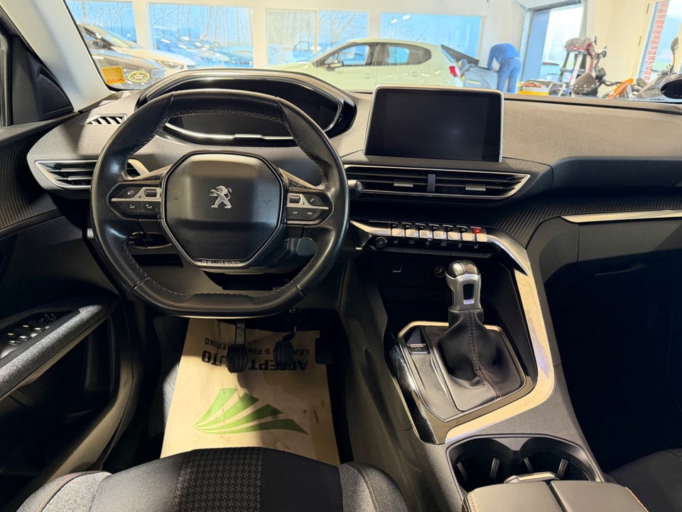 Peugeot 3008 1,2 e-THP 130 Active 5d