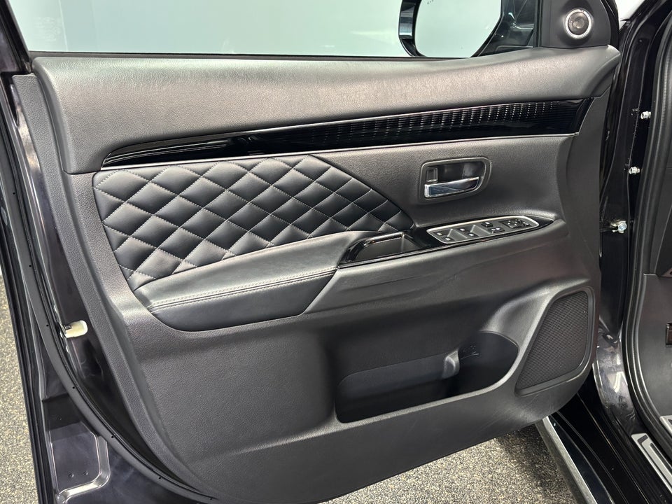 Mitsubishi Outlander 2,4 PHEV Instyle CVT 4WD 5d