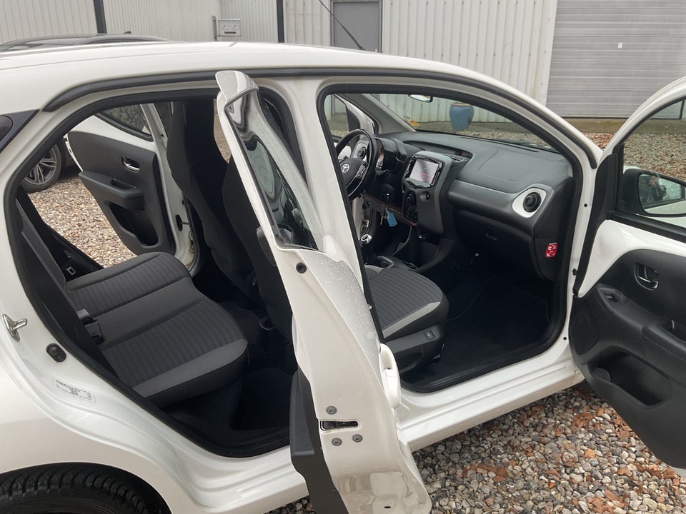 Toyota Aygo 1,0 VVT-i x-plore 5d