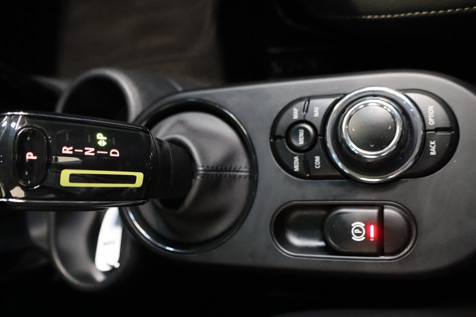 MINI Cooper SE Essential 3d