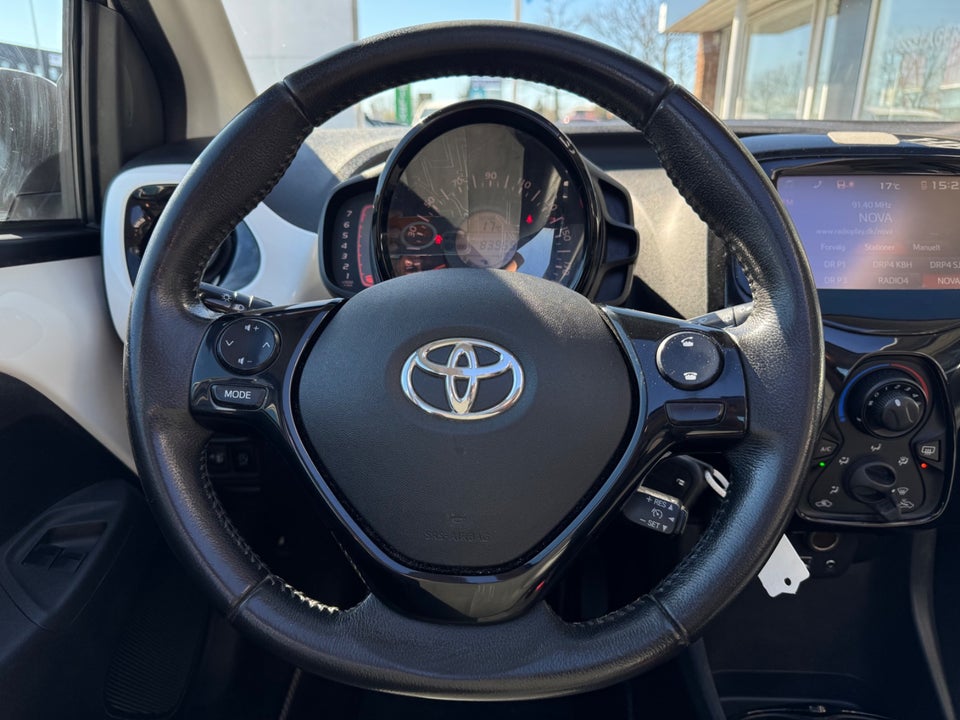 Toyota Aygo 1,0 VVT-i x-wave Sky 5d