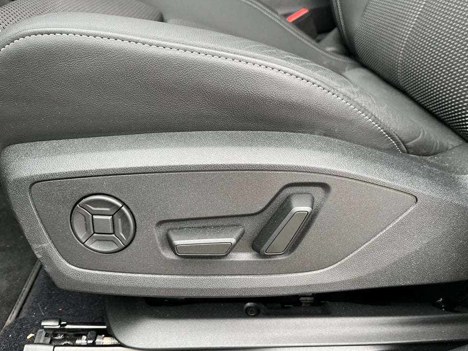 Audi Q4 e-tron 40 S-line 5d