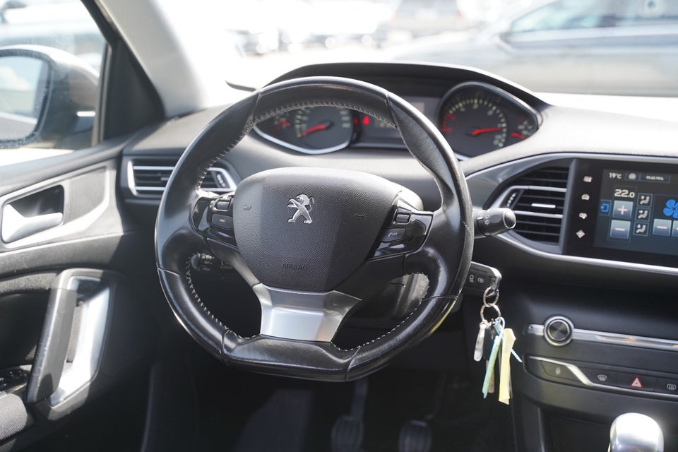 Peugeot 308 1,6 BlueHDi 120 Style 5d