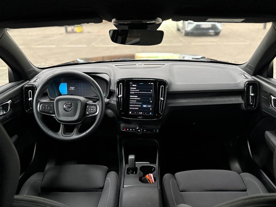 Volvo EX40 Extended Range Black Edition 5d