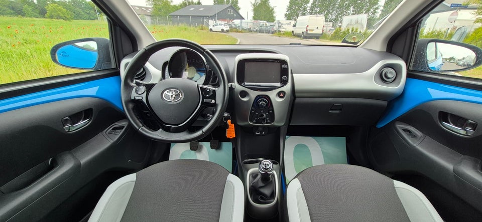 Toyota Aygo 1,0 VVT-i x-wave Sky 5d
