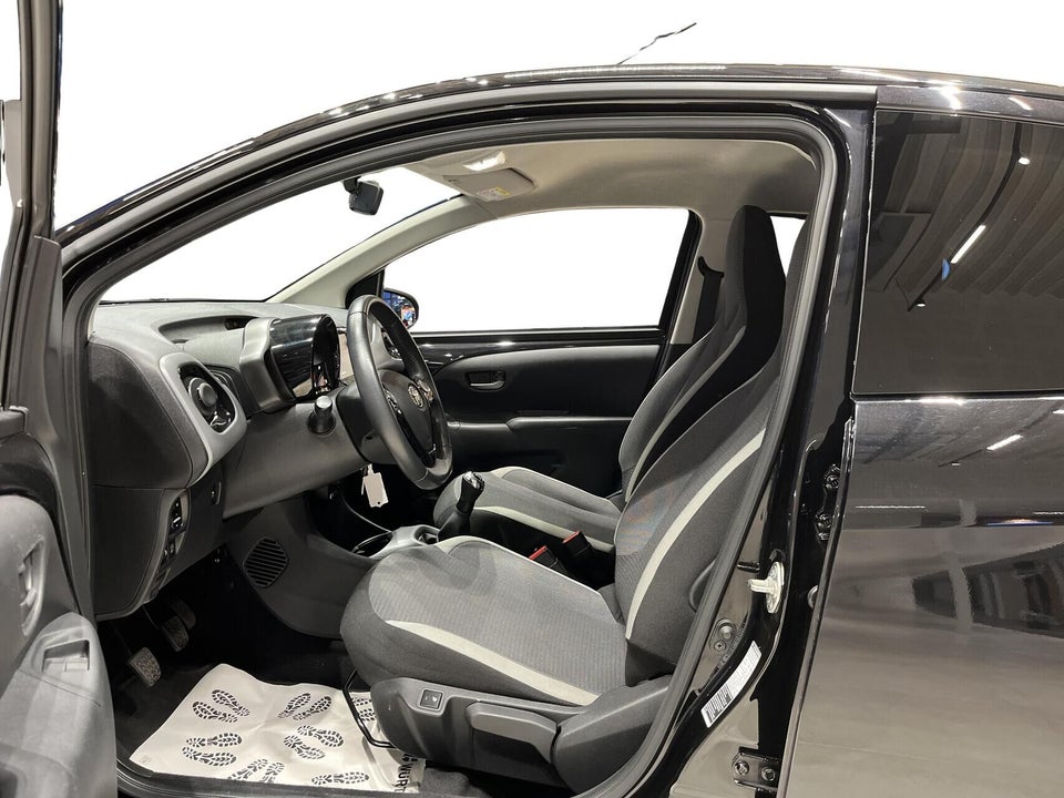 Toyota Aygo 1,0 VVT-i x-press 5d