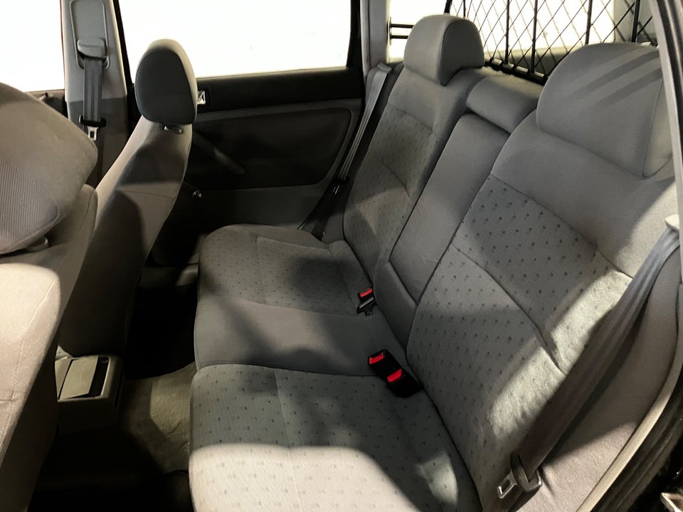 VW Passat 1,6 Variant 5d