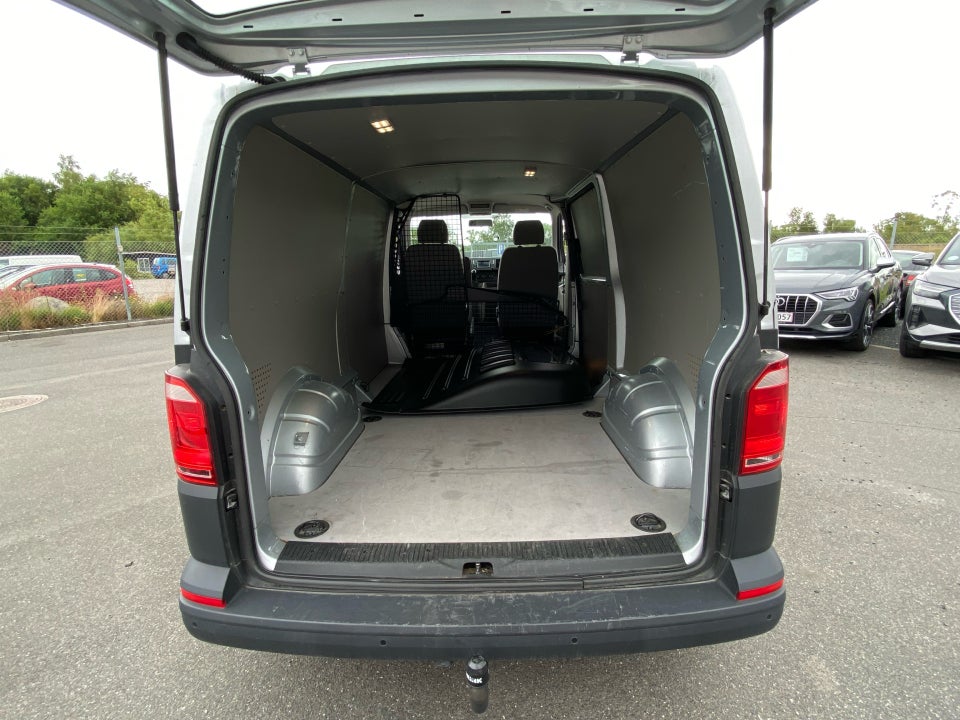 VW Transporter 2,0 TDi 180 Kassevogn DSG lang