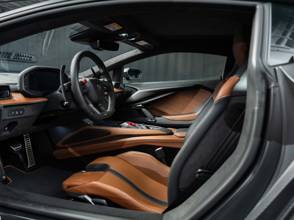 Lamborghini Revuelto 6,5  2d