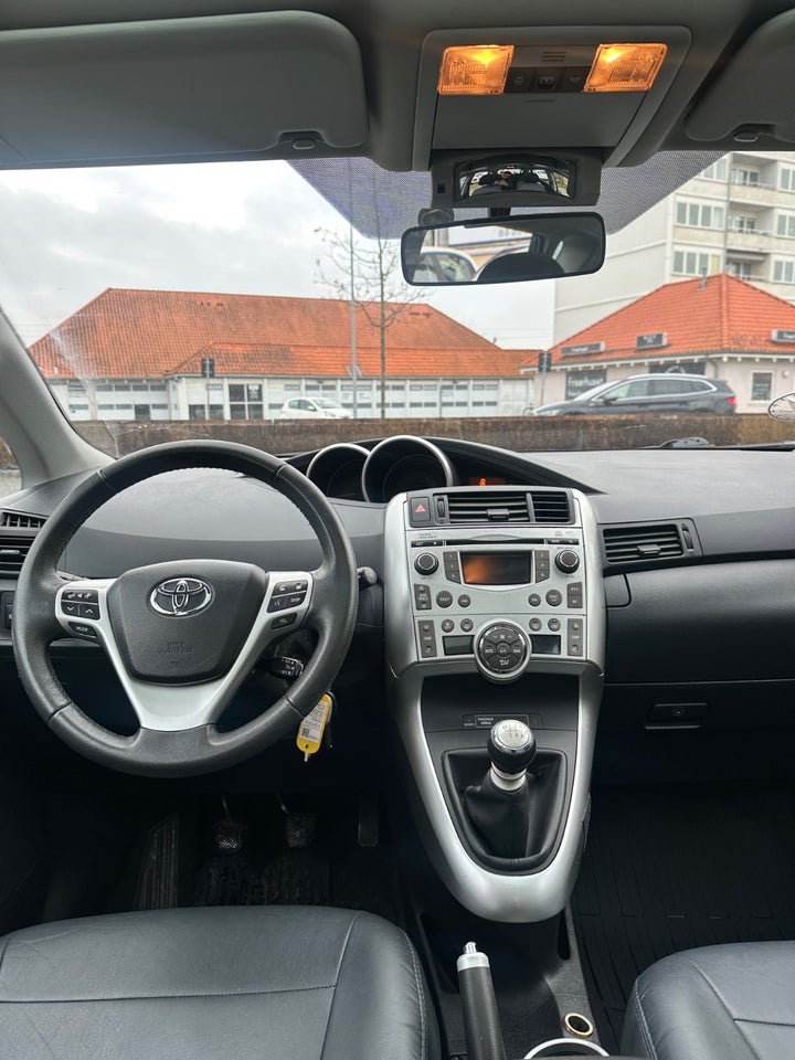 Toyota Verso 2,0 D-4D T1 Skyview 5d