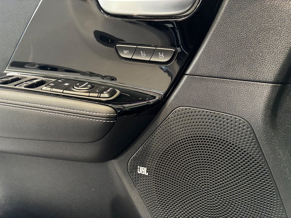 Kia Niro 64 EV Premium 5d