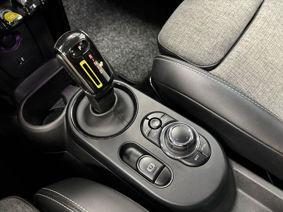 MINI Cooper SE Essential 3d