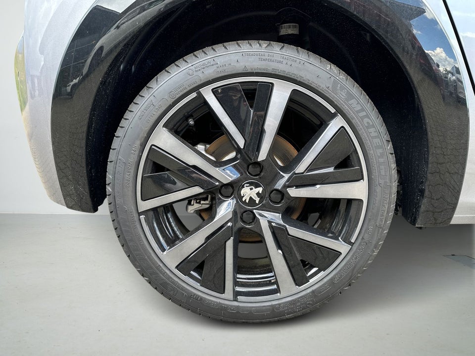 Peugeot e-208 50 GT Sky 5d