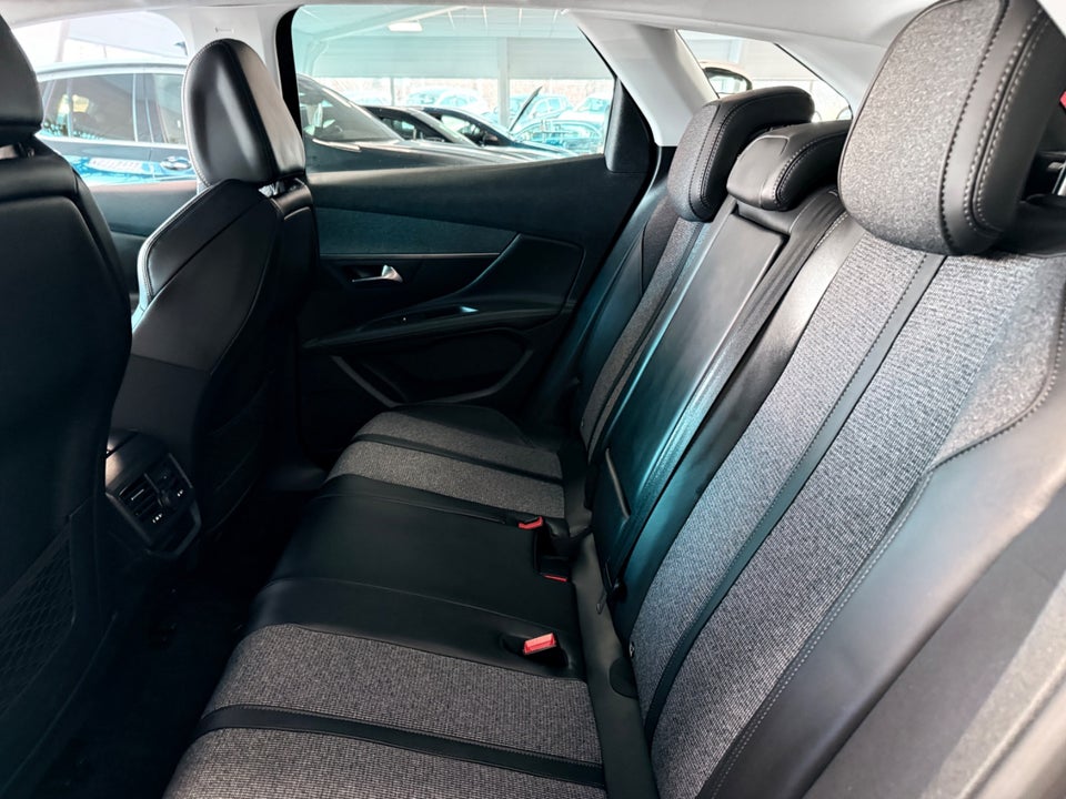 Peugeot 3008 1,2 e-THP 130 Allure 5d