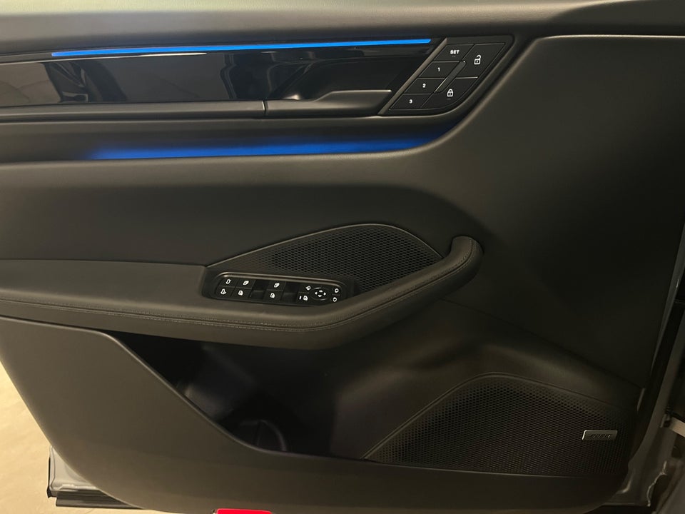 Porsche Macan 4 5d