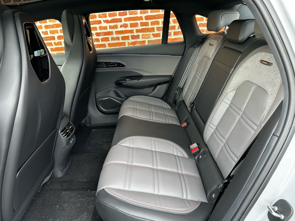 Hongqi EH7 111 Exclusive 4d