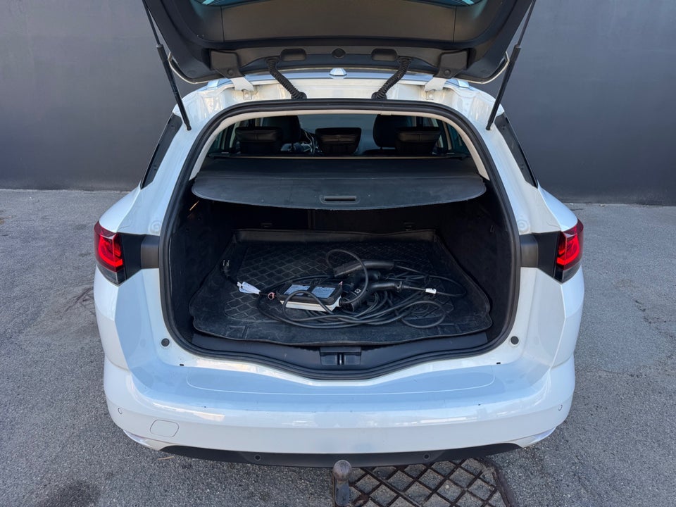 Renault Megane IV 1,6 E-Tech Intens Sport Tourer 5d