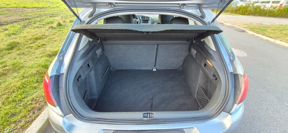 Citroën C4 1,6 BlueHDi 100 Feel Complet 5d