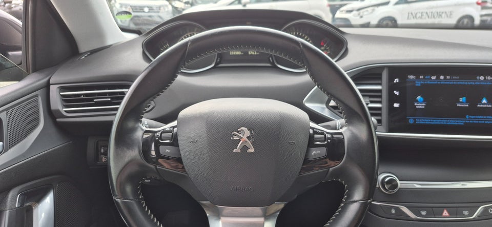 Peugeot 308 1,5 BlueHDi 130 Allure+ SW 5d