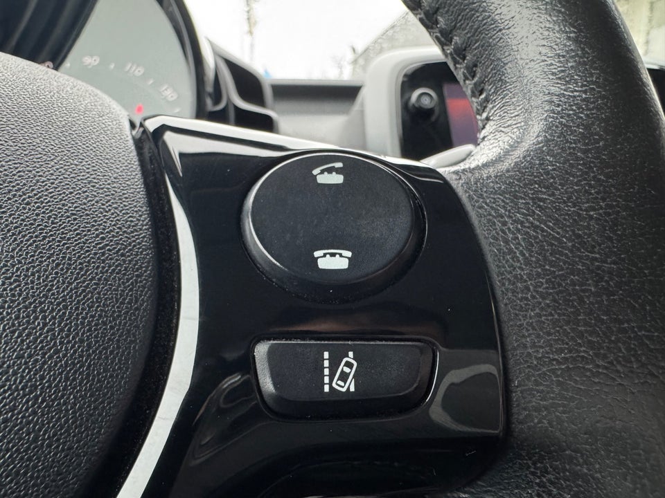 Toyota Aygo 1,0 VVT-i x-plore 5d